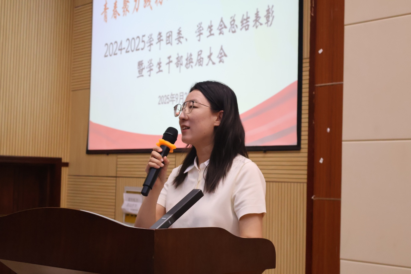 李爽.JPG